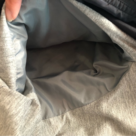 New Balance Windbreaker Jacket with Built-In Keychain/Carabiner - Medium - Picture 12 of 14